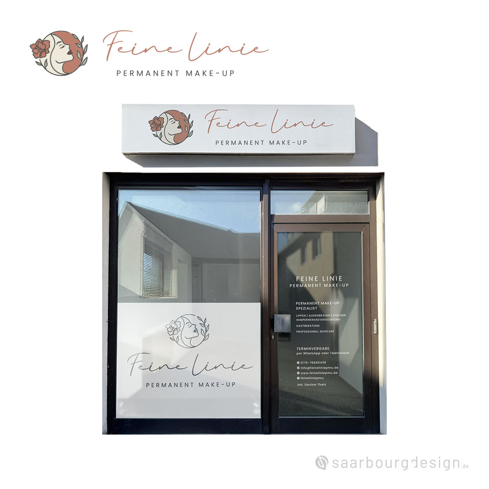 Fensterbeschriftung des Studios Feine Linie in Bad Endbach mit Logo und Kontaktinformationen