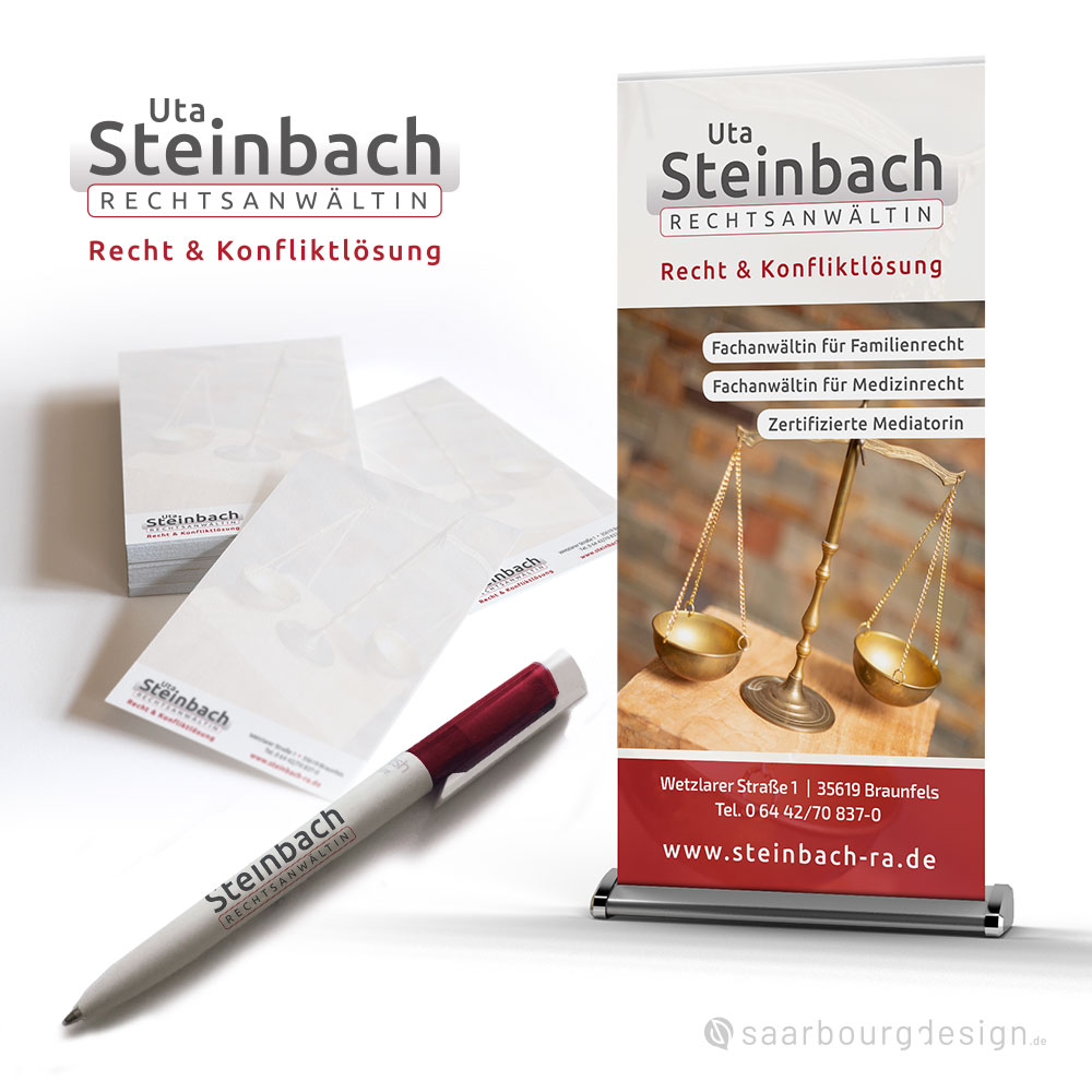 Darstellung von Schreibblock, Kugelschreiber und RollUp der Rechtsanwältin Uta Steinbach